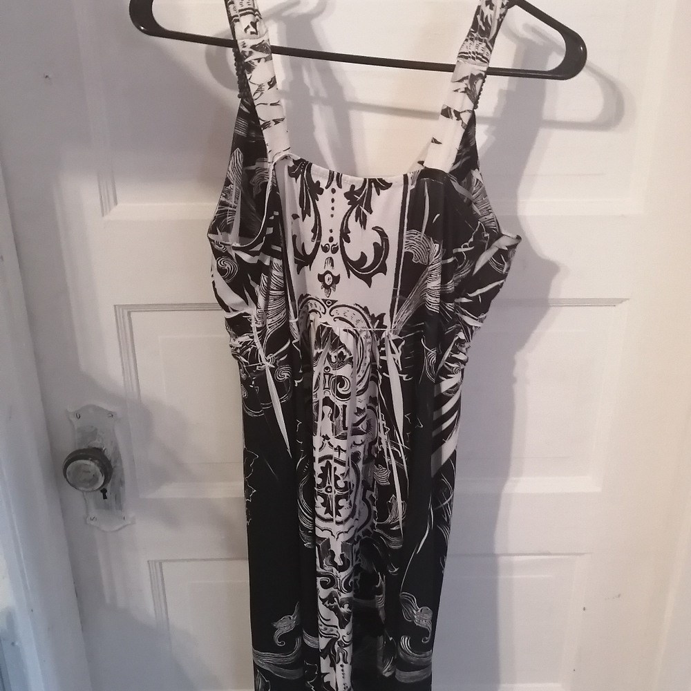 Dress - Picture 2 of 2